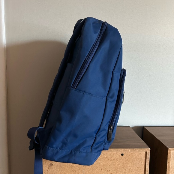 Open Story Backpack - Picture 6 of 7